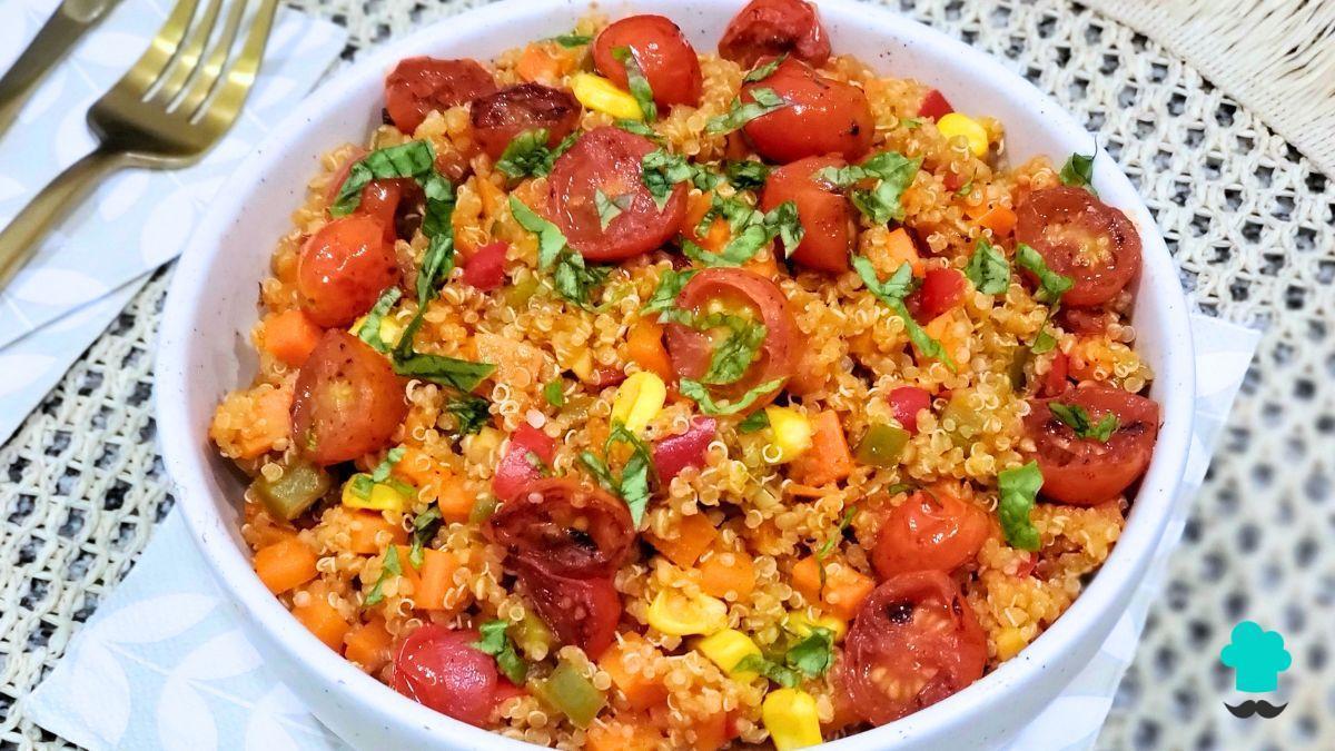 Bowl de quinoa con verduras salteadas