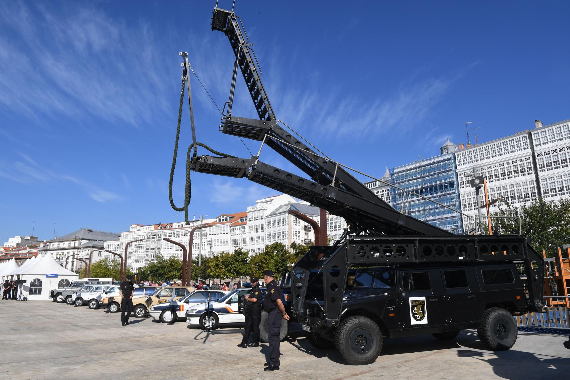 Exhibición de vehículos de la Policía Nacional expuestos en la Marina