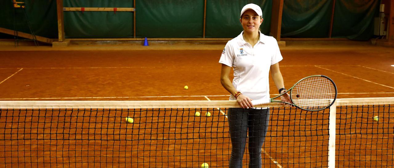 Andrea Palazón, tenista aragonesa, durante un entrenamiento.