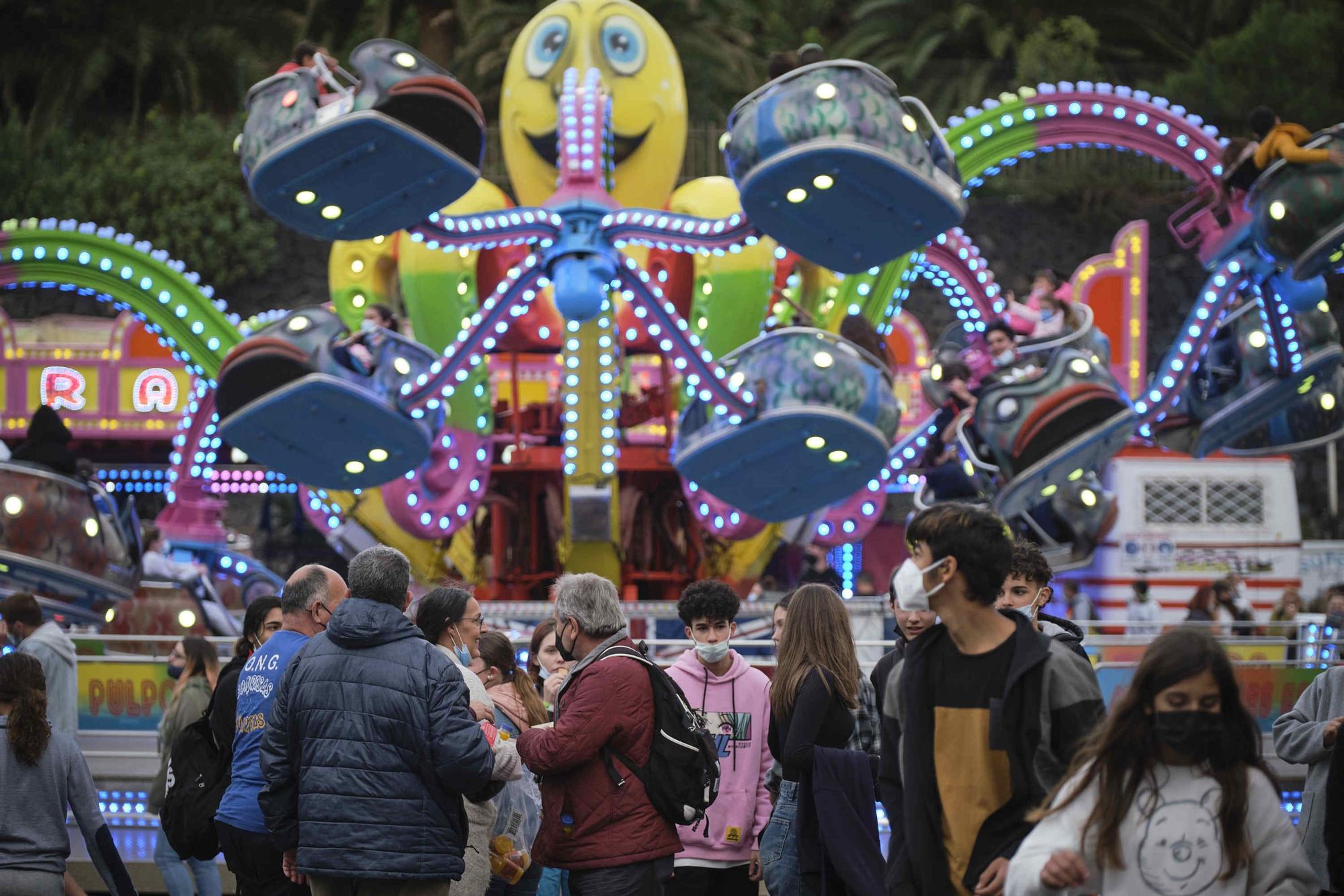 Visita al recinto de la feria de atracciones solidaria