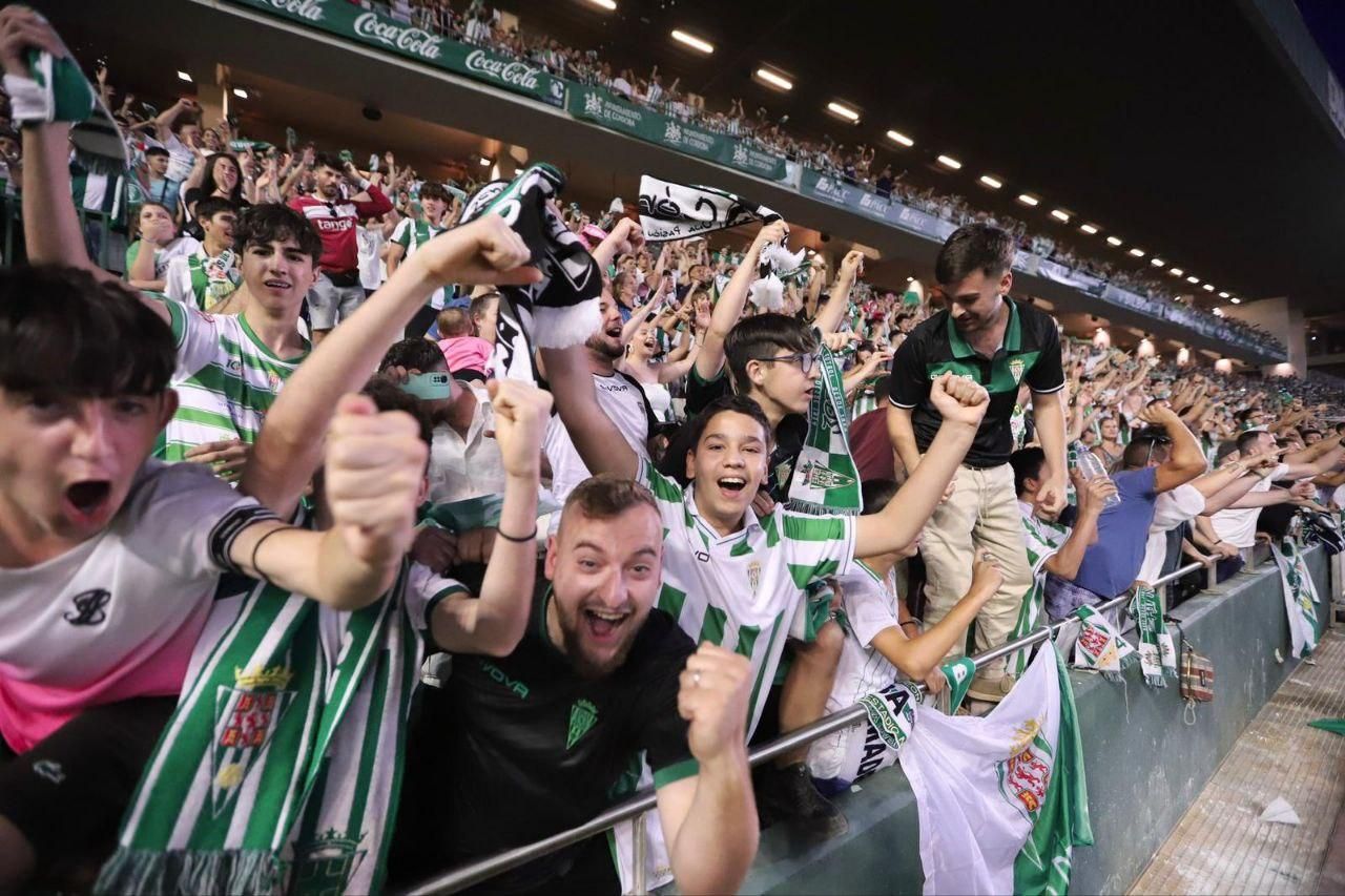 Las imágenes del Córdoba CF-Ponferradina del play off de ascenso a Segunda