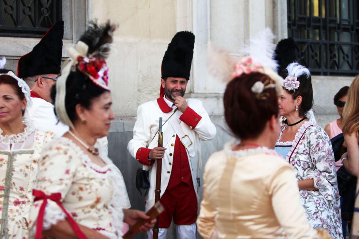 El pueblo de Macharaviaya celebra cada año el 4 de julio. Este viernes, el desfile que sirve para reconocer a la figura del ilustre macharatungo Bernardo de Gálvez, recorrió las calles del centro des