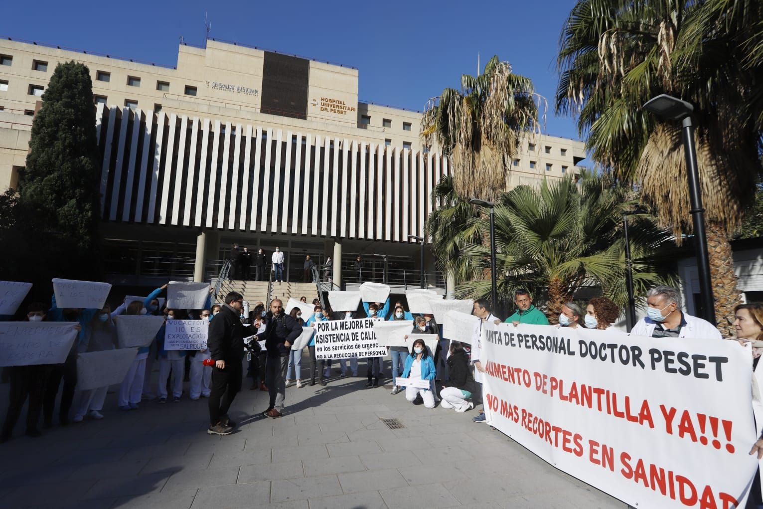 Protesta contra los recortes en sanidad en el hospital DOctor Peset