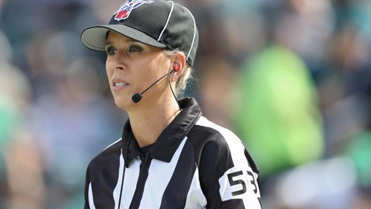 Sarah Thomas, la primera mujer árbitro en participar en la final de la Super Bowl