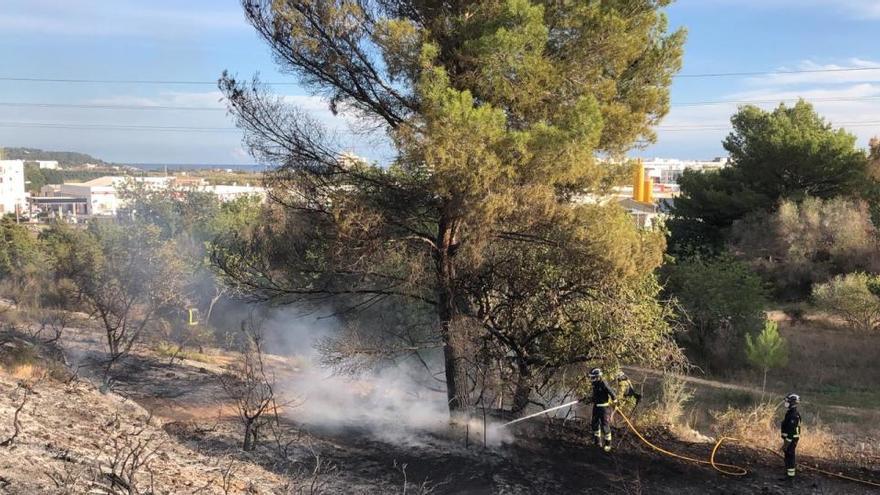 Pequeño incendio en Puis d&#039;en Valls. Foto: Vicent Marí