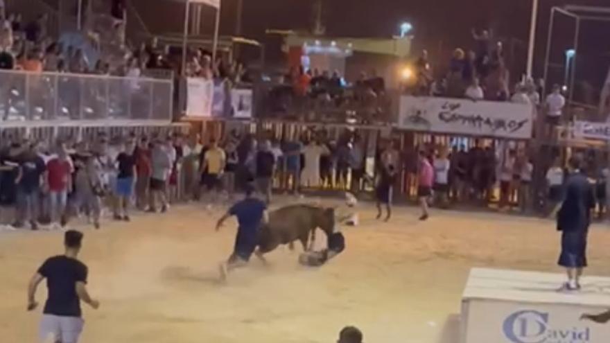 Doble cogida en el recinto taurino del Port de Sagunt - Levante-EMV