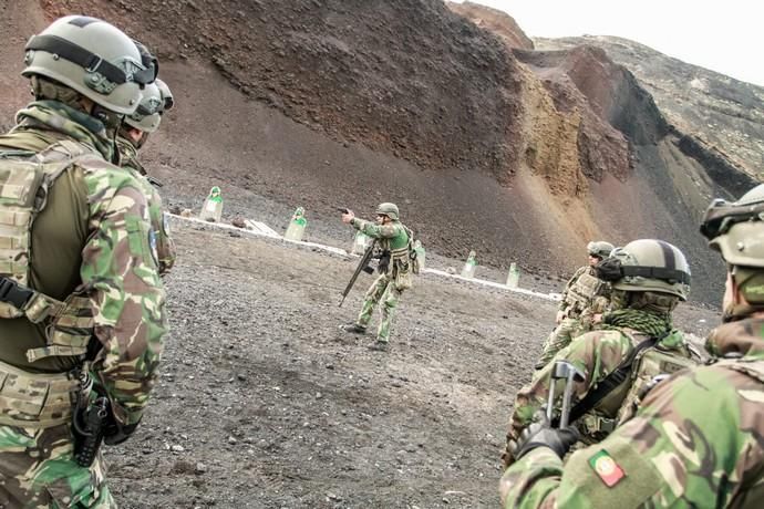 Ejercicios de adiestramiento terrestre en los campos militares de La Isleta y Pájara