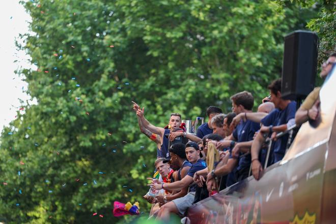 ¡De locos! Las mejores imágenes de una ciudad entregada al Barça
