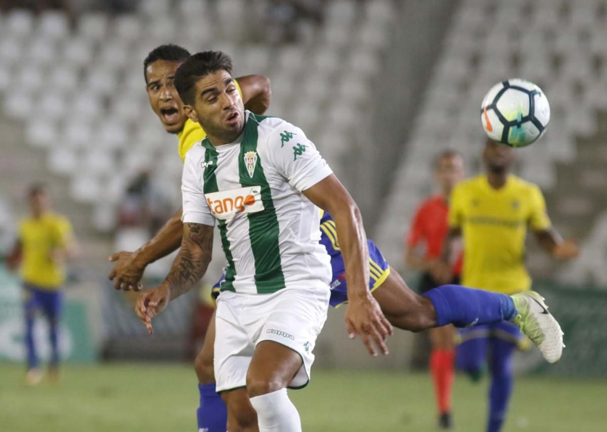 El Córdoba CF inicia la temporada con derrota ante el Cádiz.