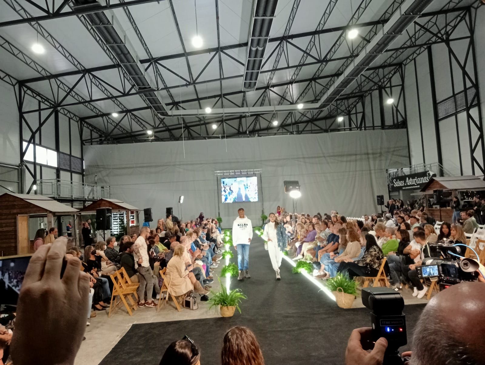 La pasarela de la moda de Laviana, un éxito con 400 participantes