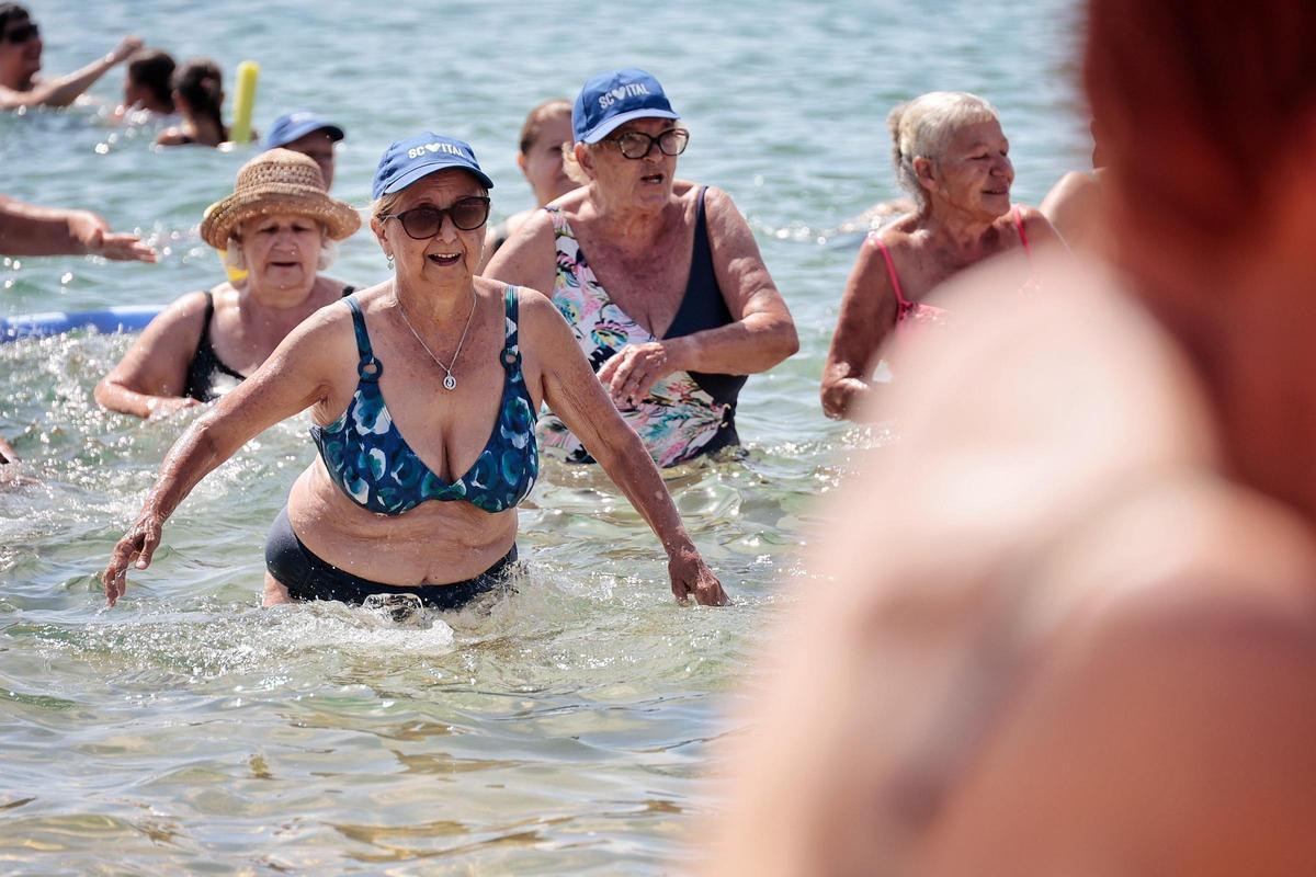 Olimpiadas Playeras en la playa de Las Teresitas por el Día de Los Abuelos y Abuelas Olimpiadas Playeras en la playa de Las Teresitas por el Día de Los Abuelos y Abuelas