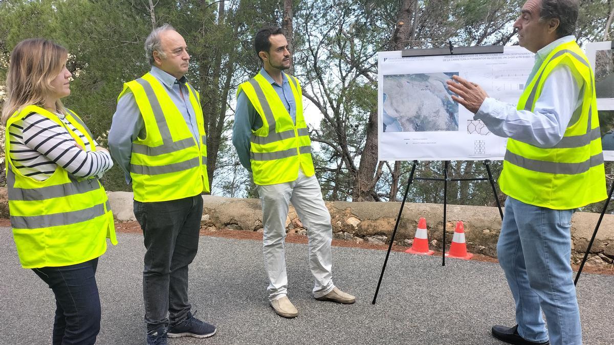 Las autoridades visitan las obras de contención de los taludes en la carretera de Formentor.