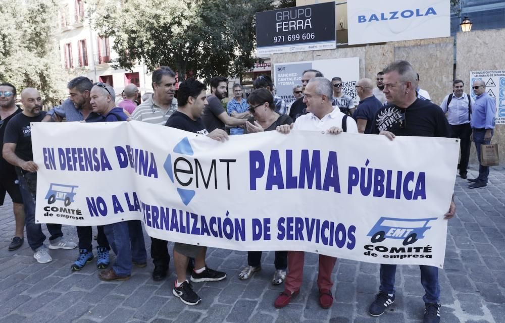 Pleno de Cort con manifestaciones de trabajadores de la EMT, cazadores y defensores de sa Feixina