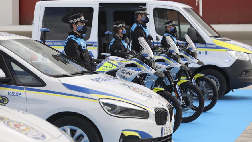 La Policía Nacional garantiza en Avilés la salida de camiones con piezas de  automoción