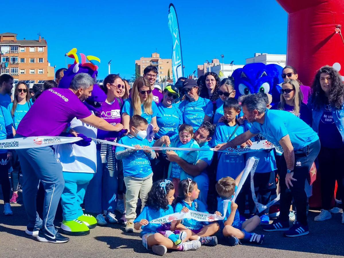 Badajoz se viste de azul para marchar por los niños con cáncer