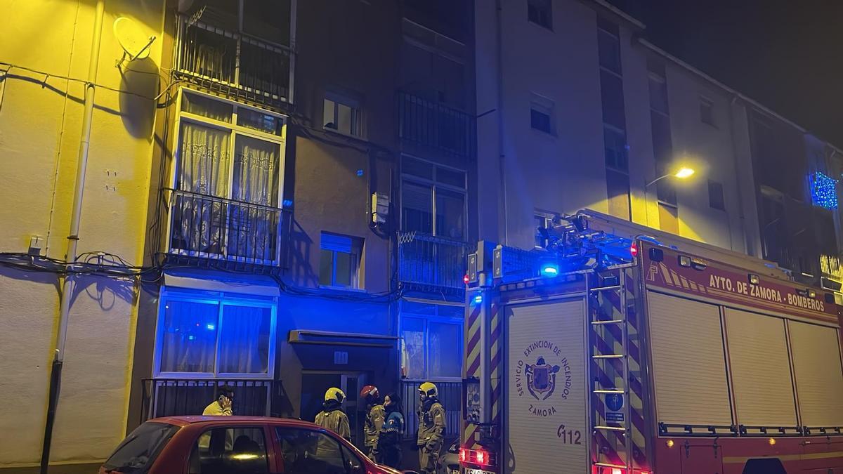 Intervención de los bomberos en la calle Río Aliste en Zamora