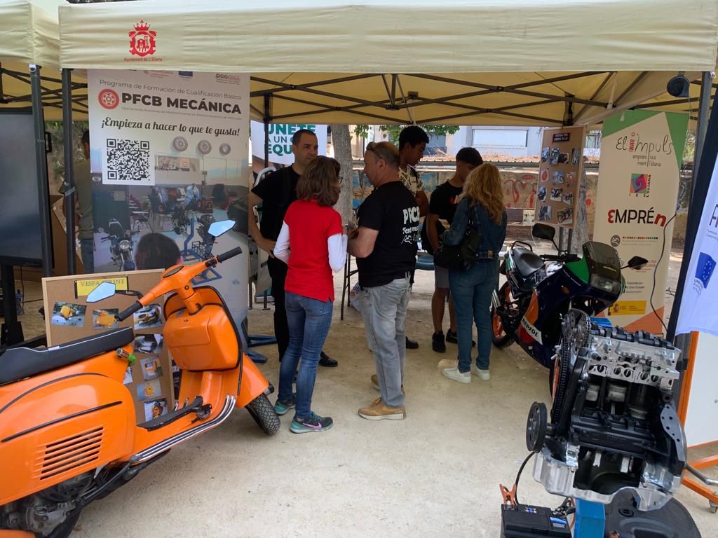 Más de quinientos jóvenes participan en la I Feria Comarcal de Formación Profesional