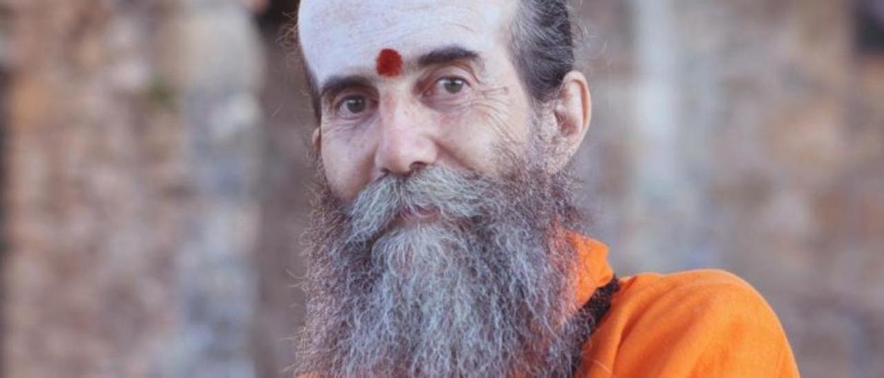 El hinduista español Swami Satyananda Saraswuati que ha llegado a Brandilanes.