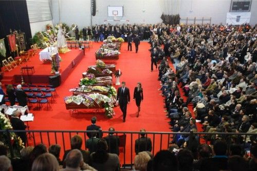 Los Reyes presiden el funeral por las víctimas de Bullas del accidente de Cieza