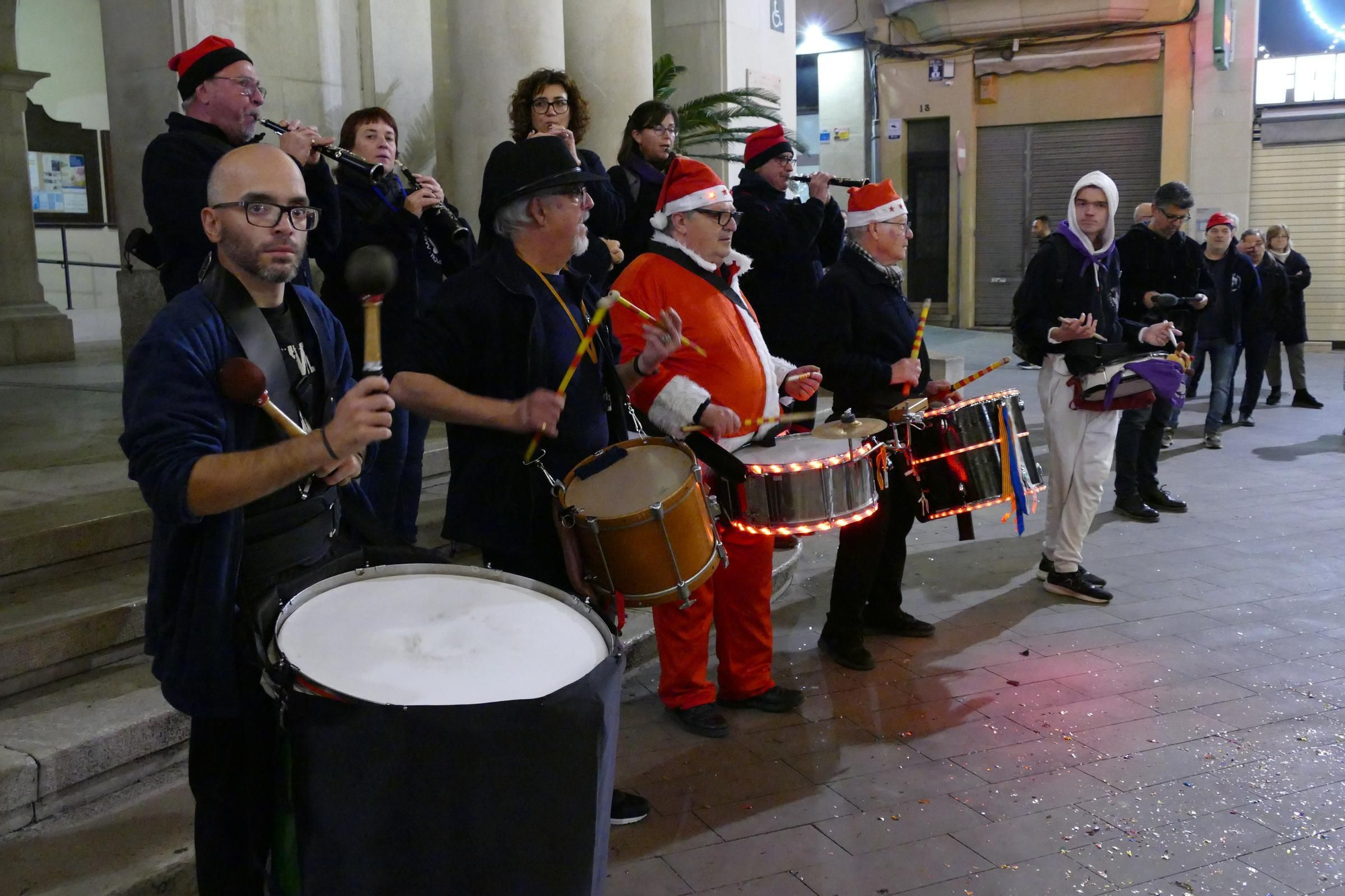 Figueres estrena sis nous capgrossos amb una cercavila pel centre de la ciutat