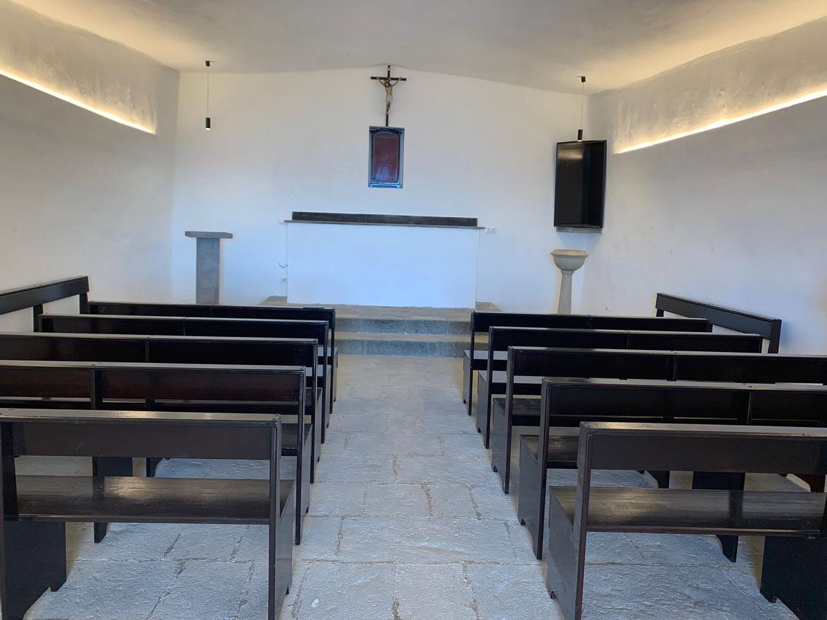Imagen del interior de la ermita de Santa Águeda después de ser reformada.