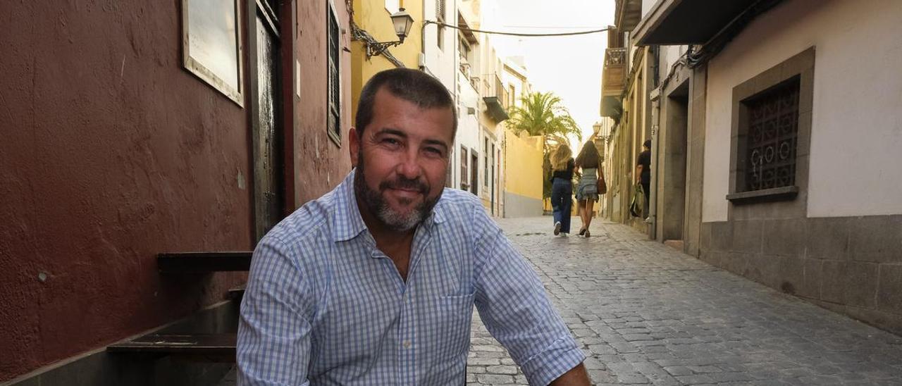 El escritor Andrés Odeh lanza 'Pimienta Negra'.
