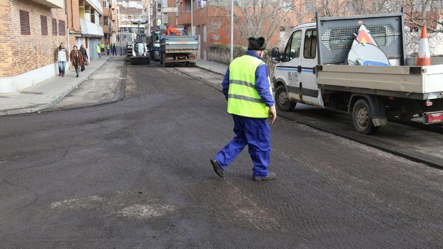 Trabajos de asfaltado en la capital.