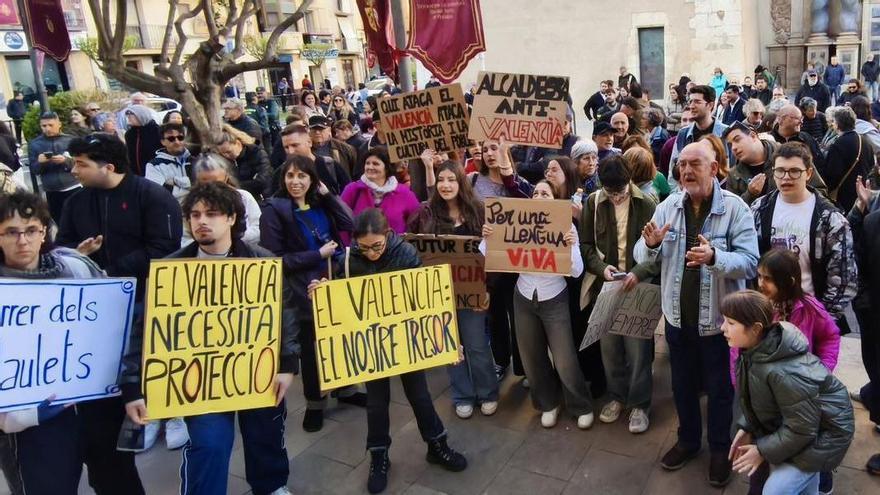 PSPV y Compromís recurrirán la reforma lingüística de Vinaròs por la vía legal