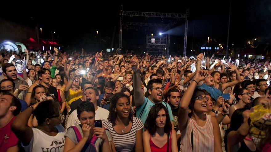 Fiestas tira de un contrato menor y de facturas &quot;según necesidades&quot; para iluminar la barraca