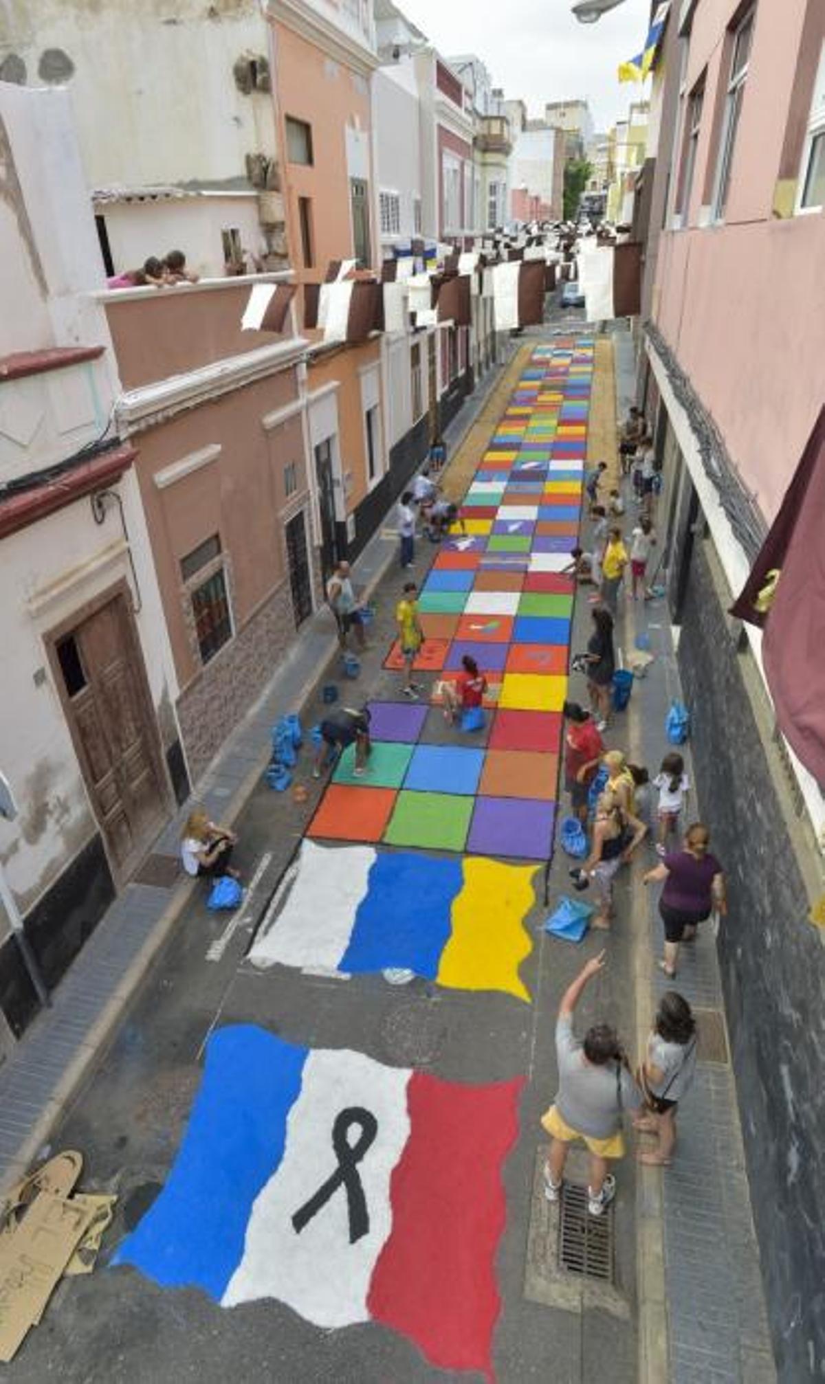 Alfombras por la fiesta de la Vingen del Carmen, ... Alfombras por la fiesta de la Vingen del Carmen, ...