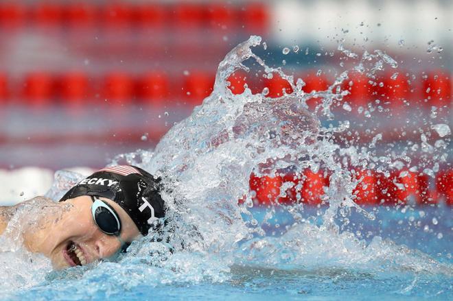 Katie Ledecky compite en lla final de los 800m libres en el cuarto día de las TYR Pro Swim Series en Counsilman Billingsley Aquatics Center, en Bloomington, Indiana.