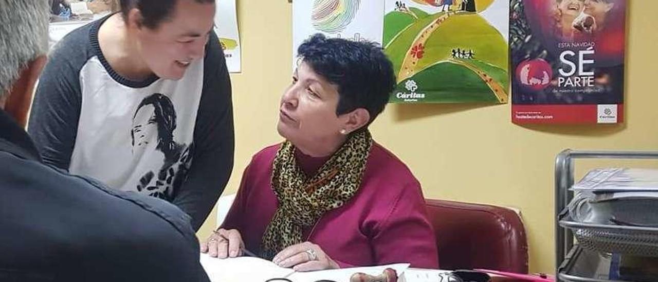 Isabel Sendino, con otros miembros de la parroquia Padres Pasionistas.