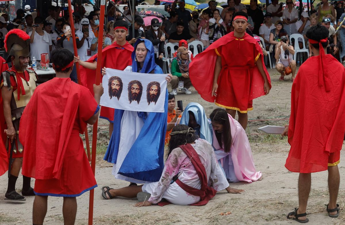 Las mejores imágenes de la pasión de Cristo recreada en Filipinas.