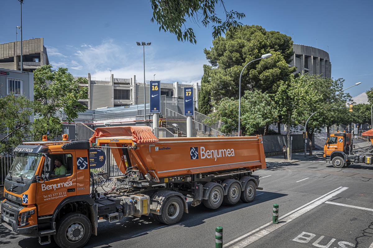 Los camiones toman el Camp Nou: empiezan las obras del estadio