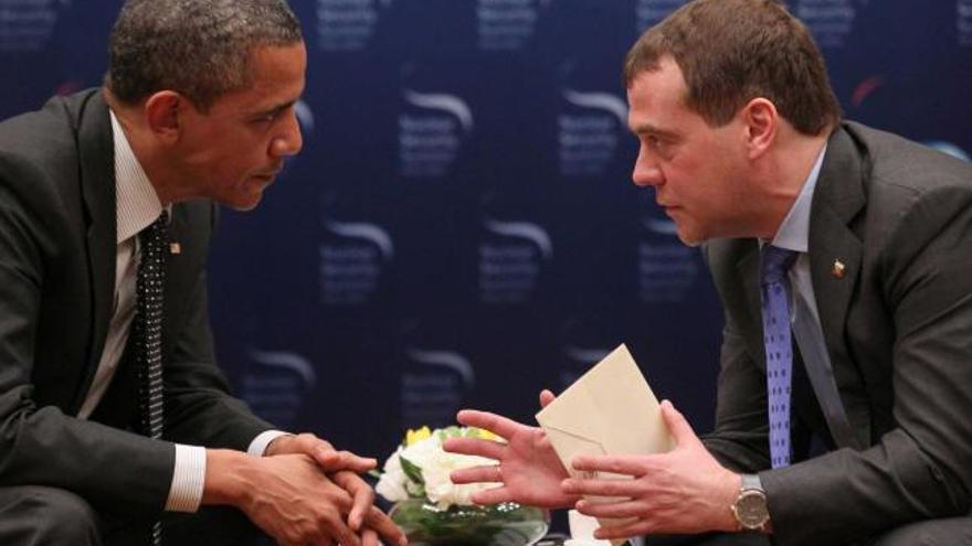 Obama y Medvédev, durante su reunión bilateral de ayer en Seúl.