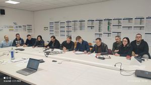 Firma del acuerdo del ERTE RED entre Ford y comité de empresa, esta mañana.