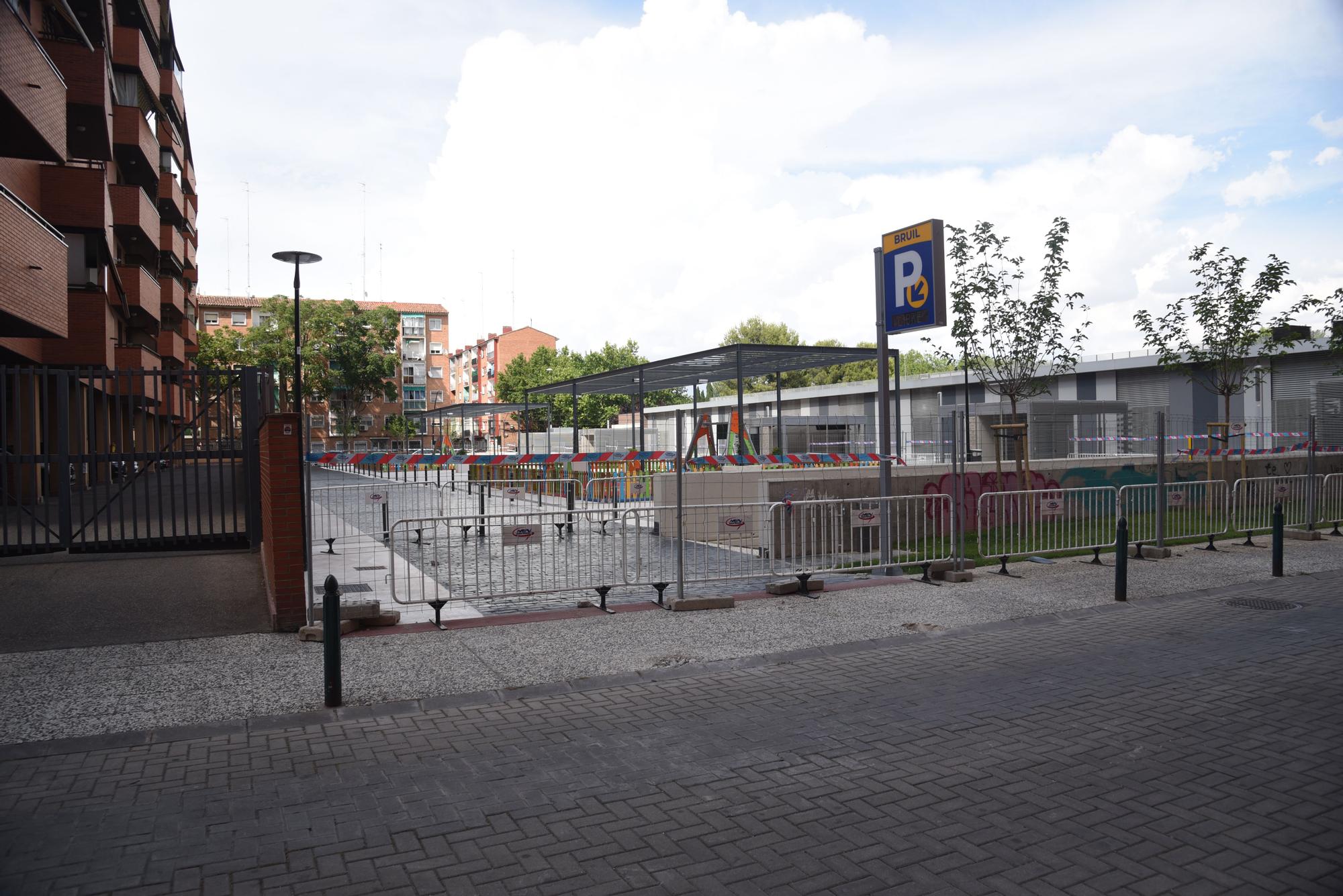 En imágenes | Así es la nueva plaza junto al parque Bruil de Zaragoza