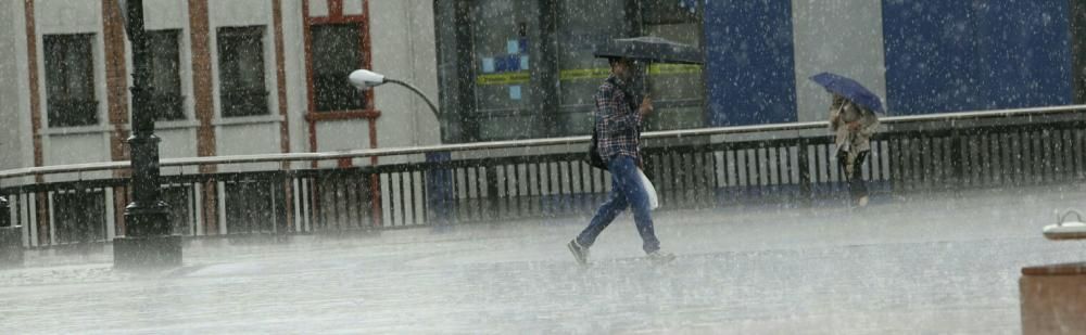 Mal tiempo en Oviedo a finales de junio