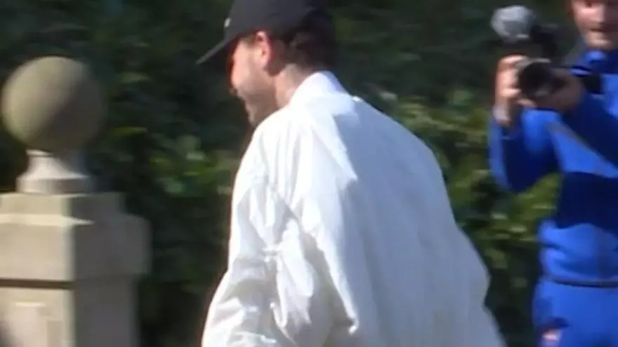 Lucas Hernández no puede salir del coche