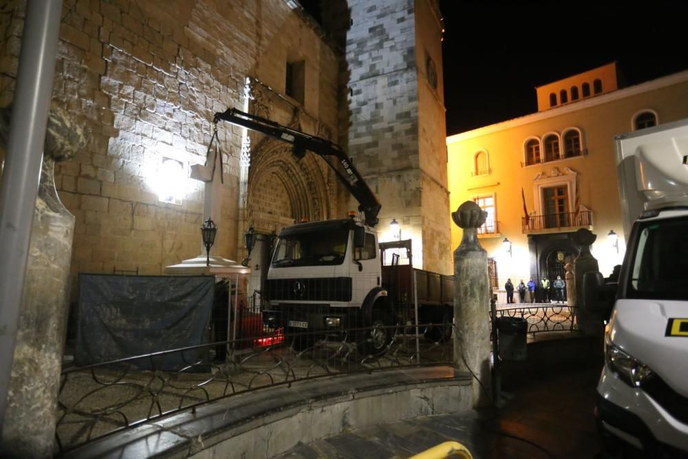 Retiran la Cruz de Callosa de Segura entre fuertes medidas de seguridad