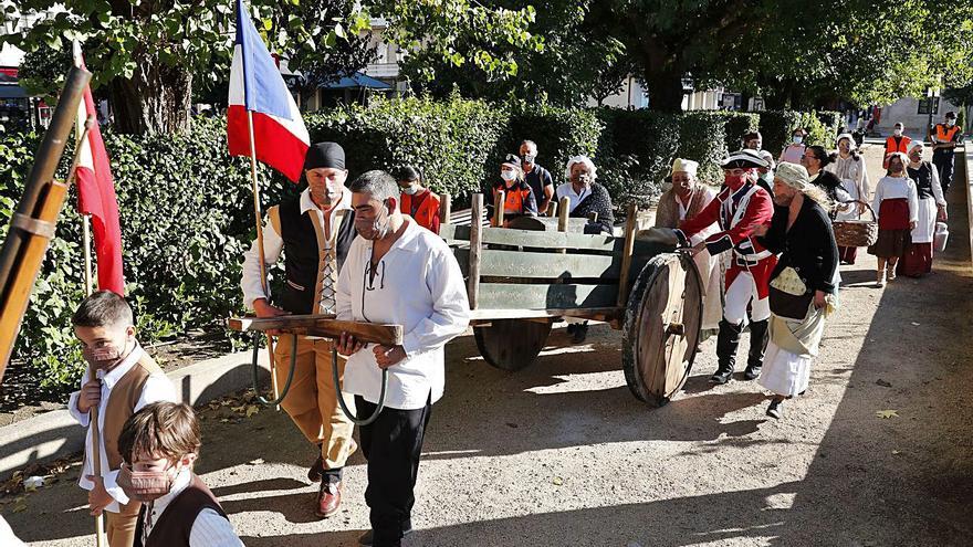 As rúas de Redondela acollen un desfile con representación final na Alameda de Castelao. | // J. LORES