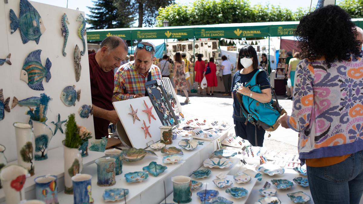 Público el último día de la feria de la cerámica