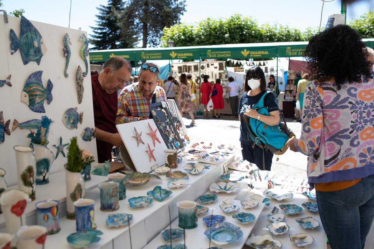 Público el último día de la feria de la cerámica