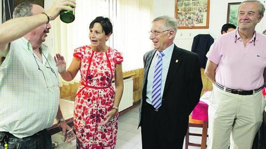 «Se trata de una labor esporádica, fuera de mi horario de trabajo», señala la Alcaldesa