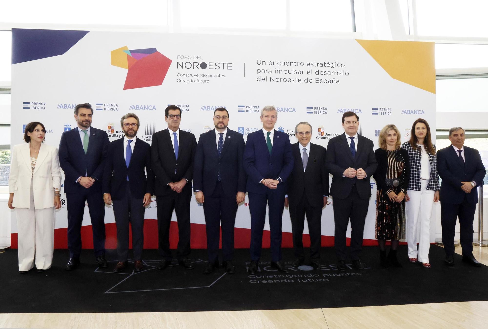 El poder político y empresarial se cita en Santiago