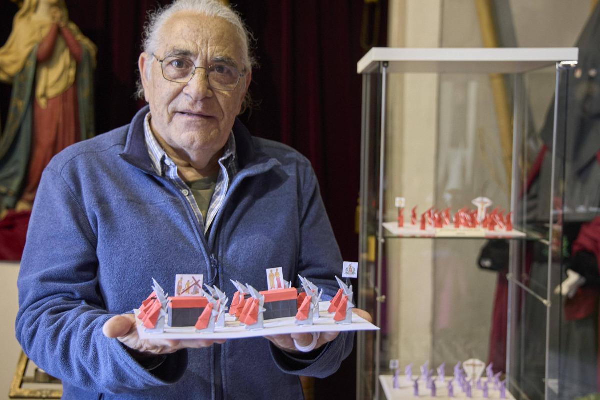 Un gironí recrea la processó de Girona amb figures de paper