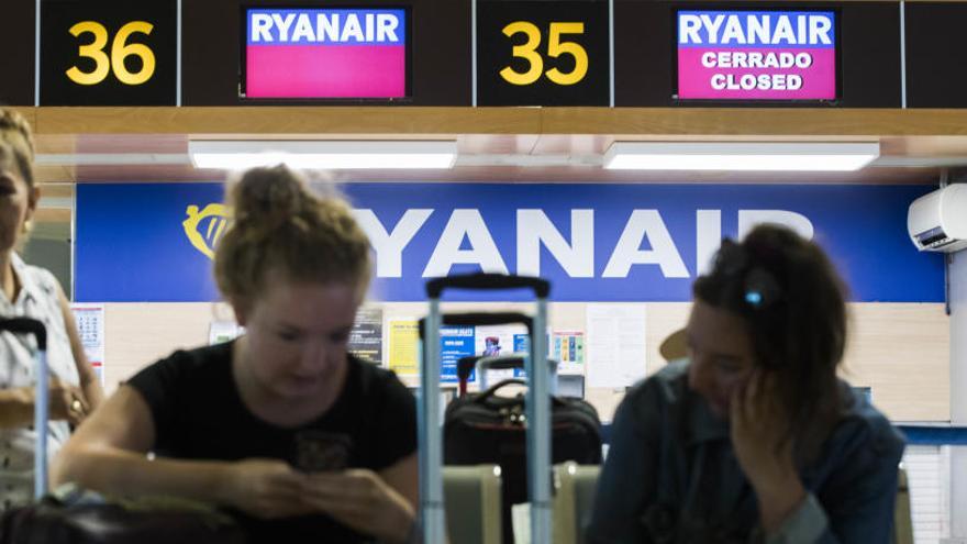 Ryanair cobrará desde noviembre por el equipaje de mano de hasta 10 kilos