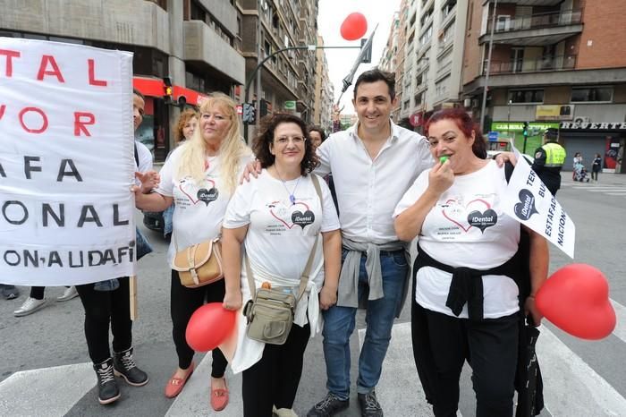 Manifestación de afectados por el cierre de iDenta