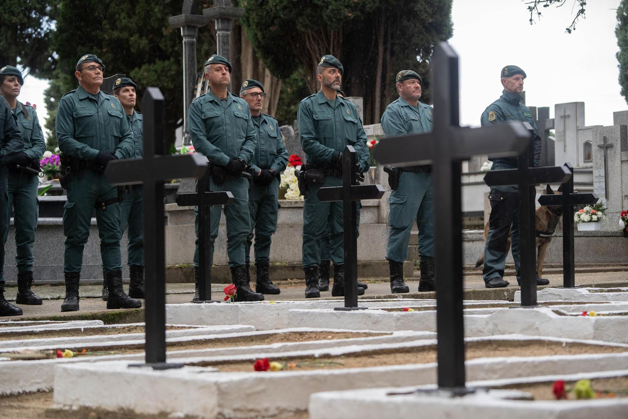 Zamora homenajea a los militares caídos en el cementerio