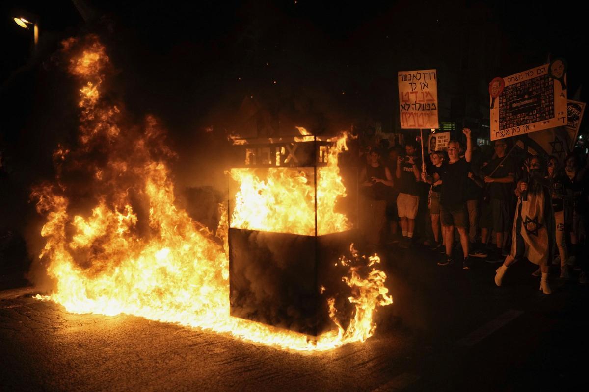 Tres detenidos en Tel Aviv tras las manifestaciones más numerosas desde el 7 de octubre Tres detenidos en Tel Aviv tras las manifestaciones más numerosas desde el 7 de octubre